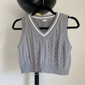 Garage clothing crop knit vest in size xs 🩶
